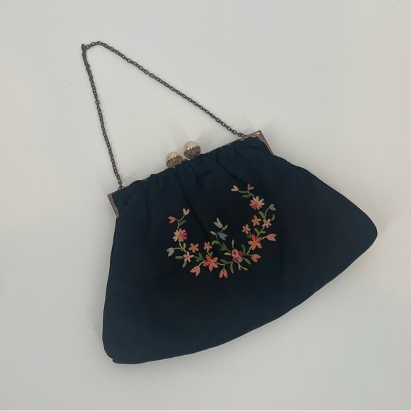 Adorable Vintage 1930s-1940s Black Embroidered Evening Bag - Picture 2 of 10